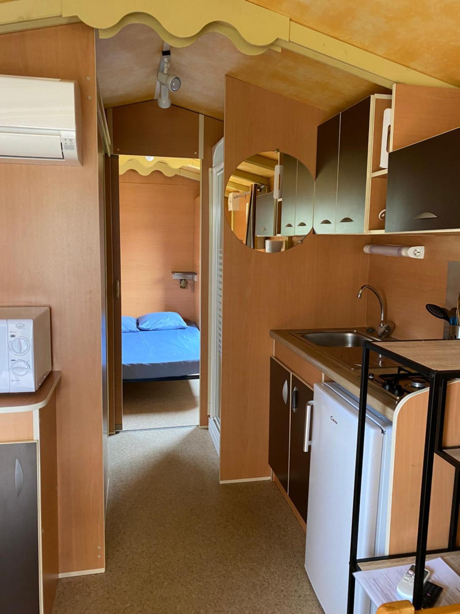 Camping Les Amandiers Castelnau-de-Guers ภายนอก รูปภาพ
