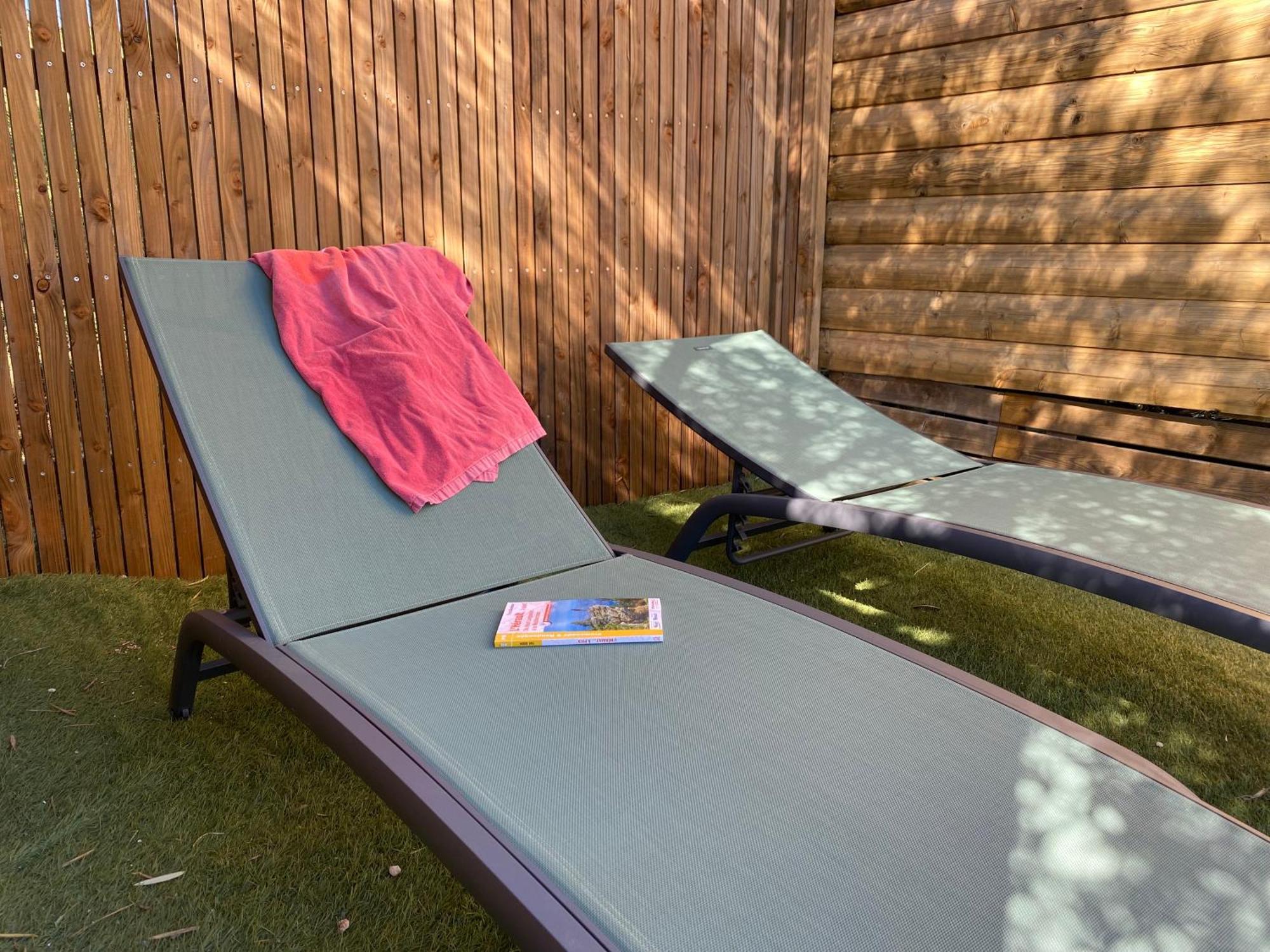 Camping Les Amandiers Castelnau-de-Guers ภายนอก รูปภาพ